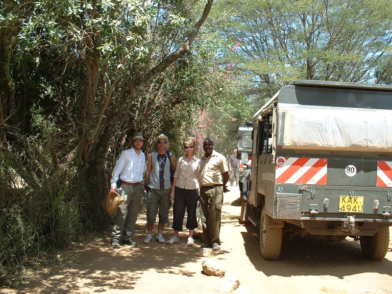 gal/Honeymoon/Masai Mara/group and jeep.JPG